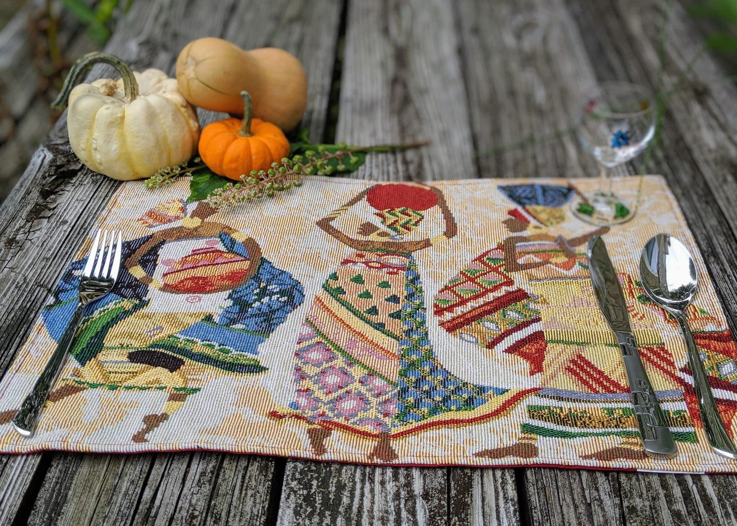 Edge and stitching detail of Kwanzaa Collection African Dreams placemat – high-quality woven tapestry craftsmanship.