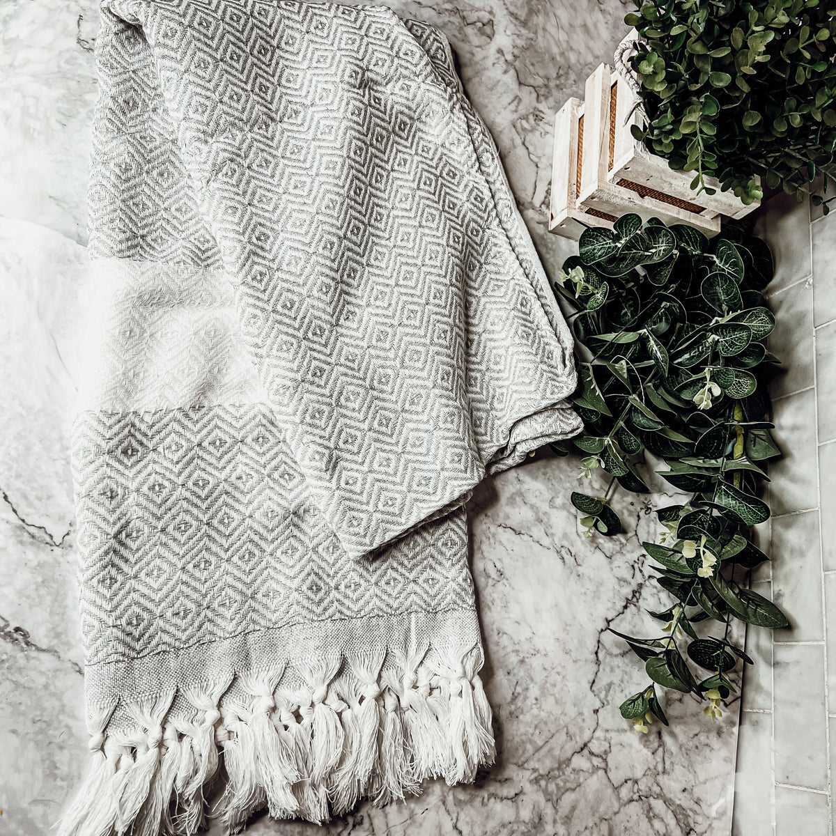 Artisan-made Turkish towel 200 GSM in gray with tassel edges