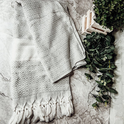 Artisan-made Turkish towel 200 GSM in gray with tassel edges
