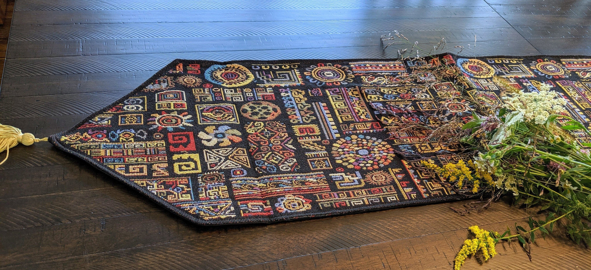 decorative dining table accent