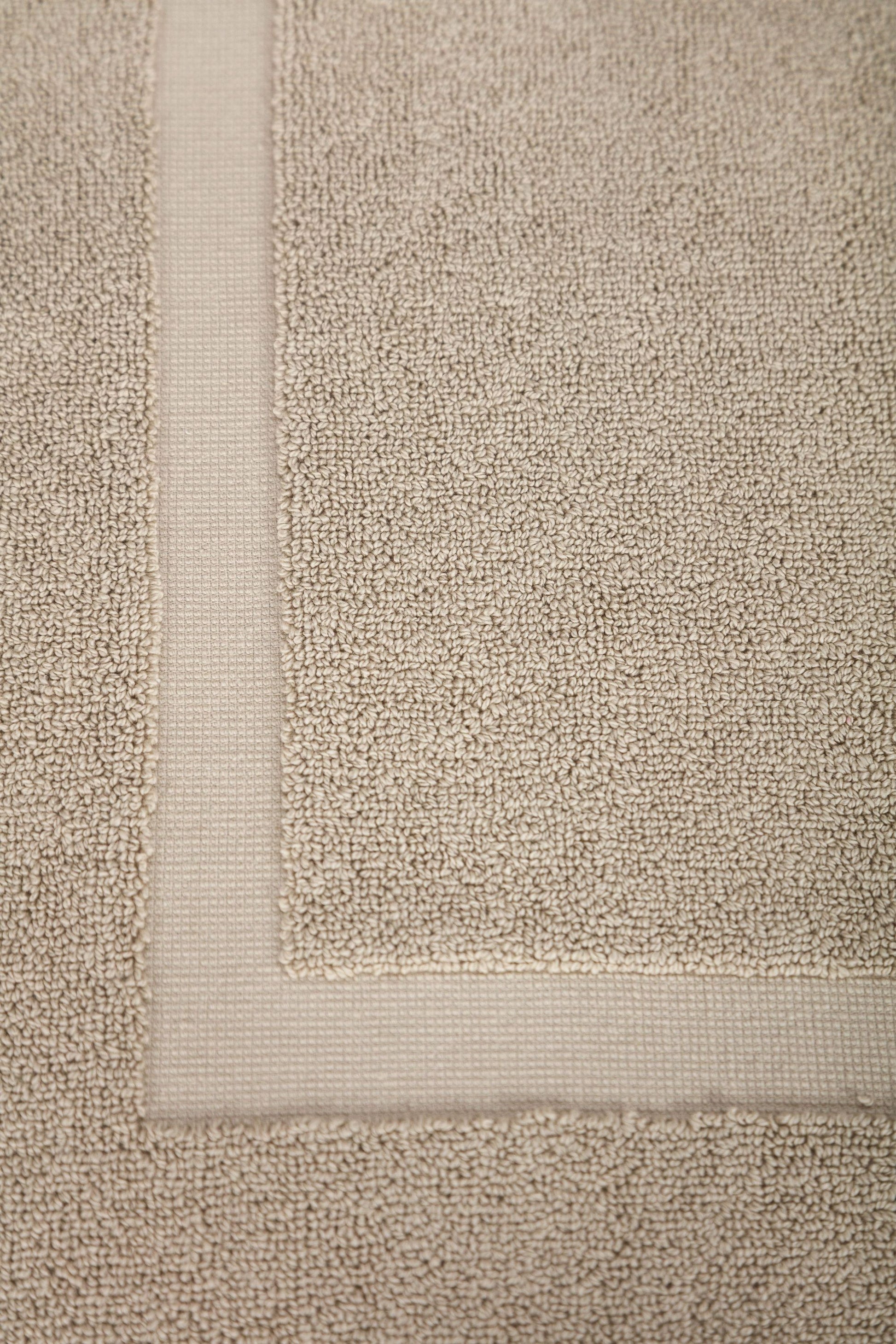 double stitched bath mat close up