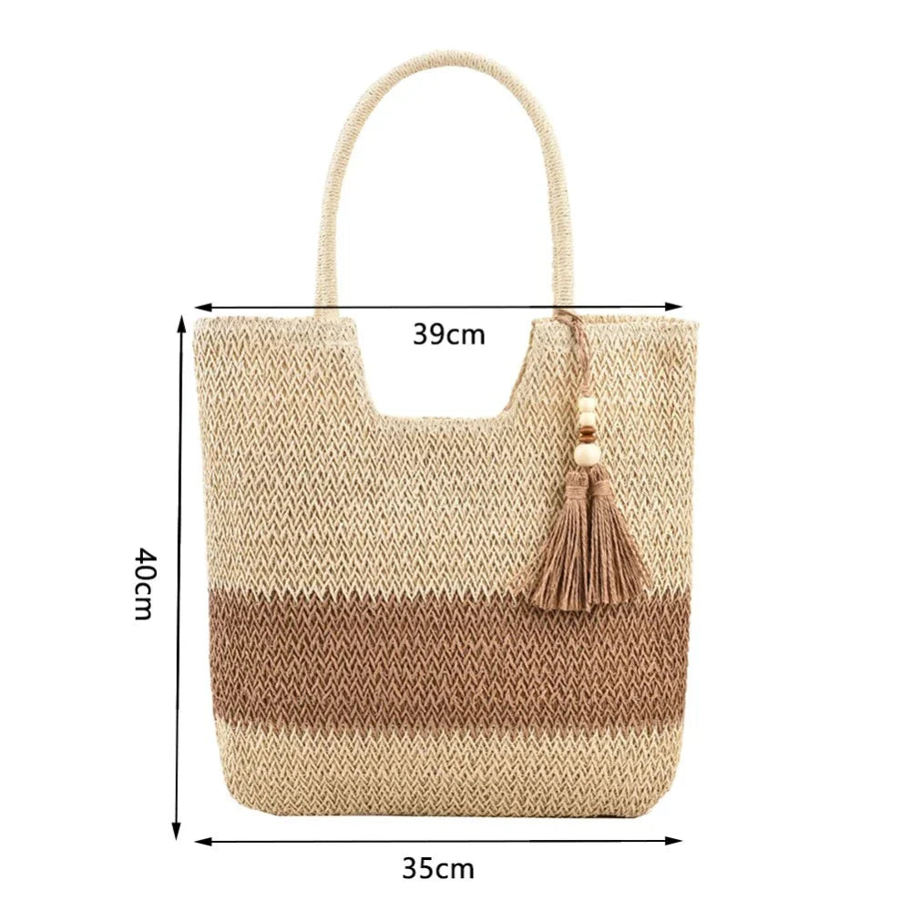 Lightweight straw bag with zipper closure