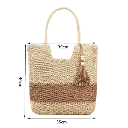 Lightweight straw bag with zipper closure