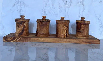 Elegant olive wood spice canisters that help you keep your kitchen organized and beautifully coordinated

4️⃣