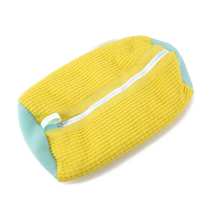 Close-up of auto-lock zipper and protective sheath on shoe laundry bag