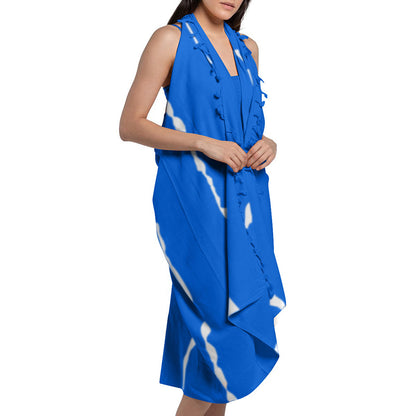 Model wearing Tie Dye Turkish Kimono made from cotton and bamboo ın lapis blue color, front view – boho beachwear
